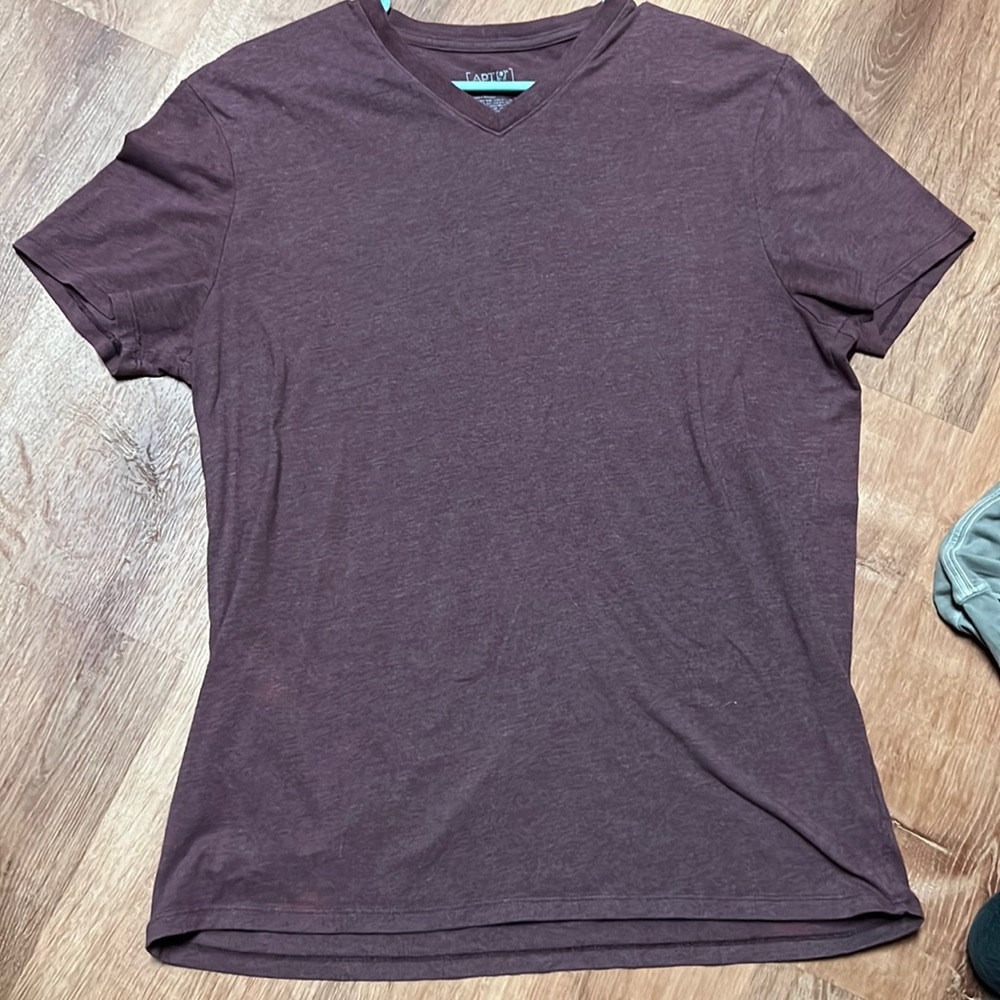 Apt 9 Medium Maroon V neck